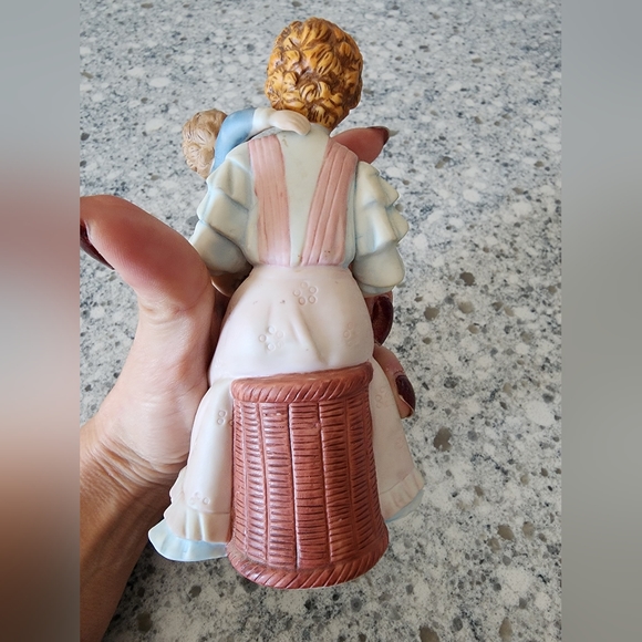 Vintage Homco 'Storytime' figurine, 1460, 6" tall. EUC - Picture 2 of 6